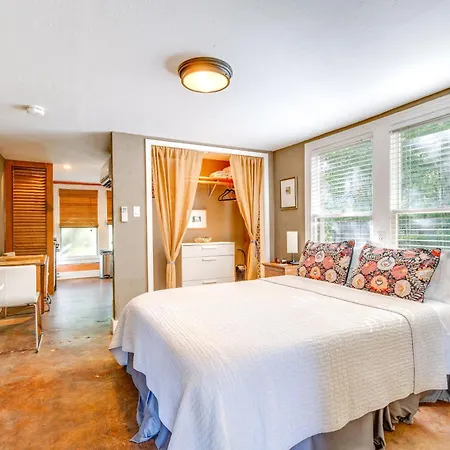 Pet-Friendly Austin Studio About 4 Mi To Downtown!